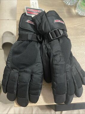 Hot Paws Men’s Black Waterproof Gloves with AQ-TECH Tag